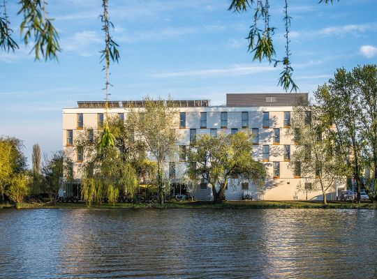 Best Western Plus Lakeside Hotel