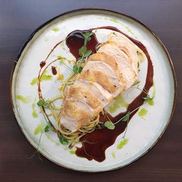 Serpenyős csirkemell, petrezselymes spagettivel citrom jus-vel